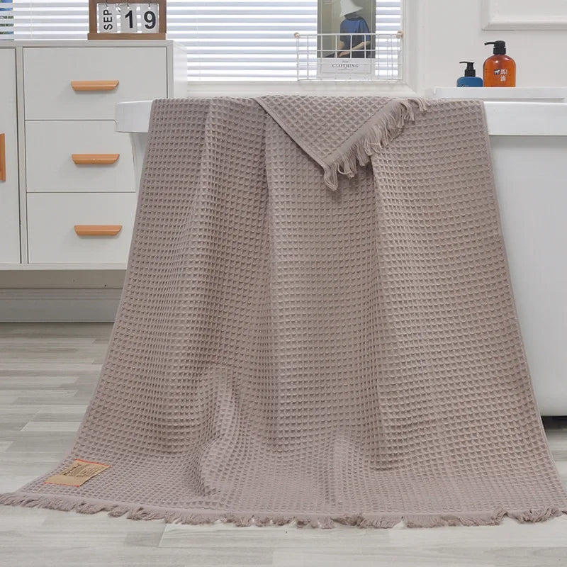 Waffle tassel bath towel, 90 x 180 cm by London Greaty